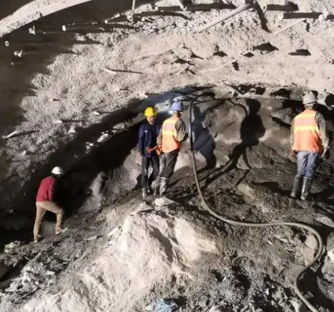 达孜拱顶带模注浆料的施工流程及注意事项